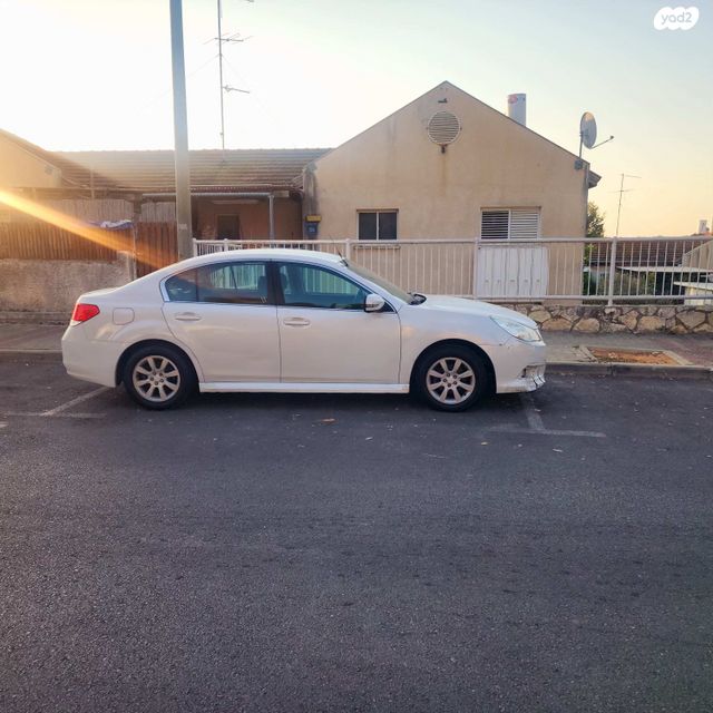 סובארו B4/לגאסי