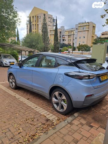 מודעת רכב ג׳ילי Geometry C