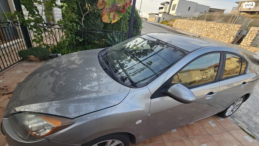 מודעת רכב מאזדה 3