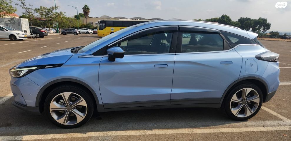 מודעת רכב ג׳ילי Geometry C