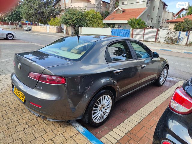 מודעת רכב אלפא רומיאו 159