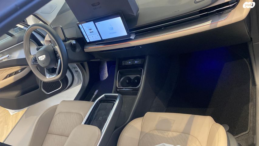 מודעת רכב ג׳ילי Geometry C