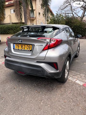 מודעת רכב טויוטה C-HR