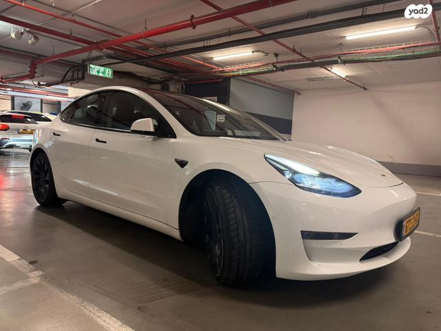 מודעת רכב טסלה מודל 3