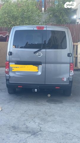 ניסאן NV200