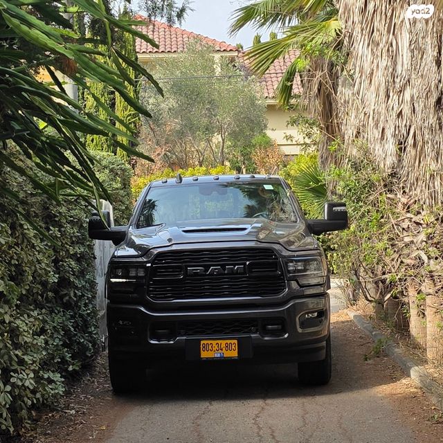 2500 Limited Night אוט׳ 6.7 (370 כ״ס)