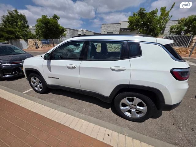 מודעת רכב ג'יפ קומפאס