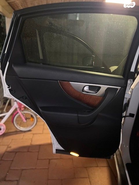 אינפיניטי QX70