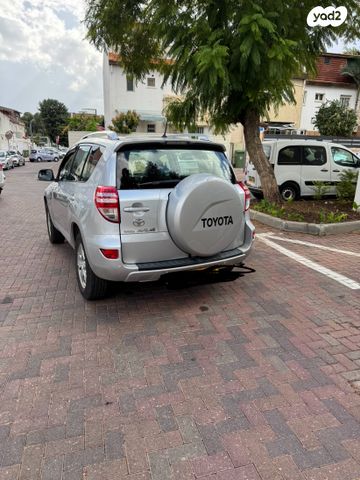 טויוטה RAV4