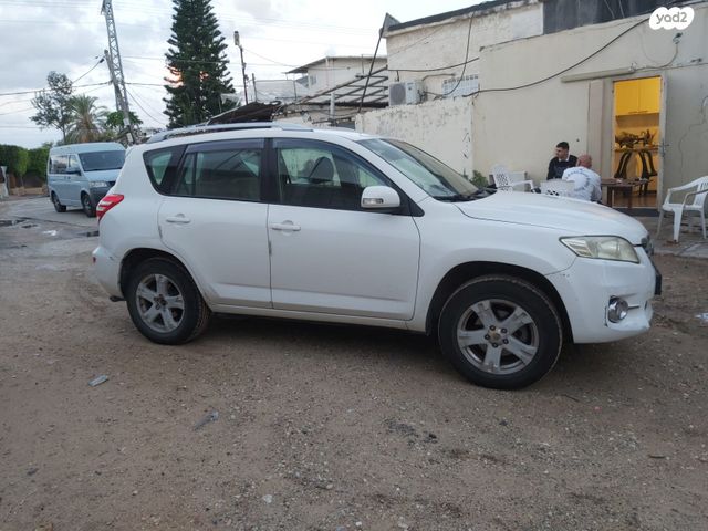 טויוטה RAV4