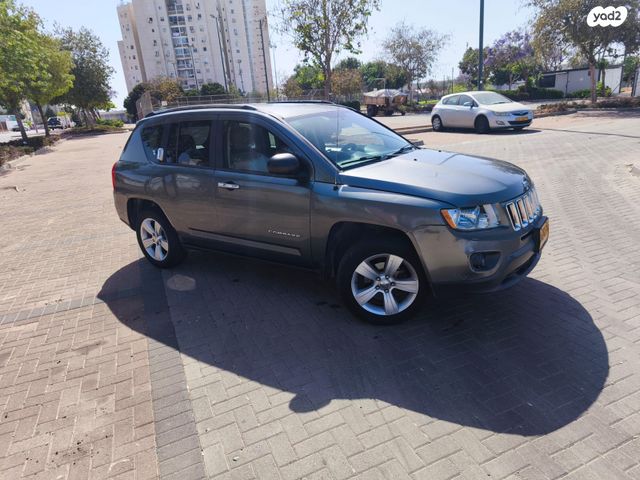 מודעת רכב ג'יפ קומפאס