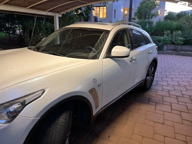 אינפיניטי QX70