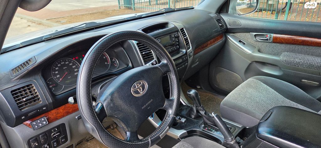 טויוטה לנד קרוזר