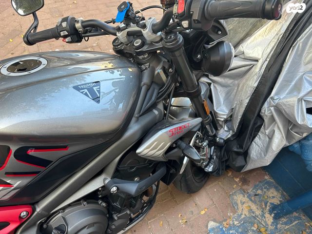 מודעת רכב טריומף Street Triple RS