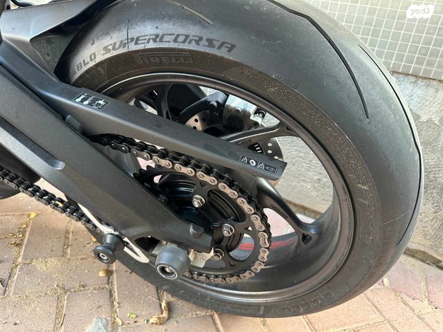 טריומף Street Triple RS