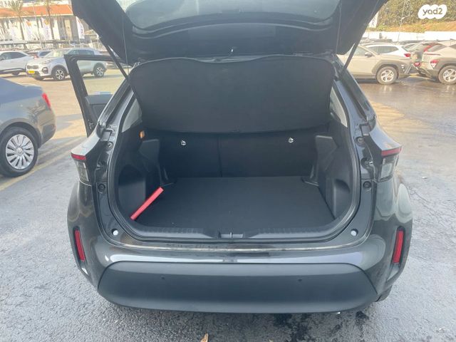 טויוטה יאריס קרוס