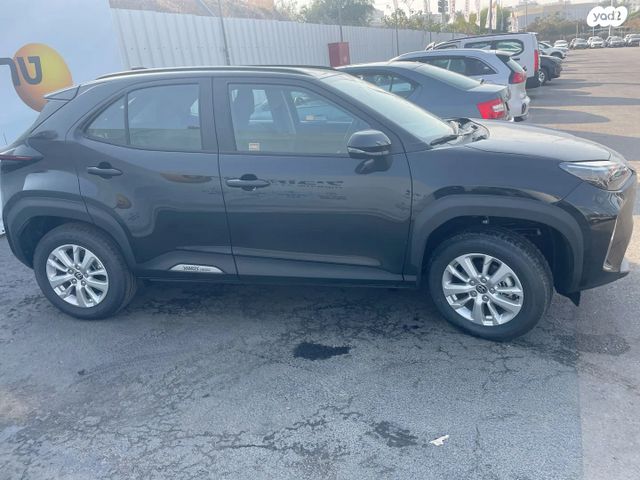 טויוטה יאריס קרוס