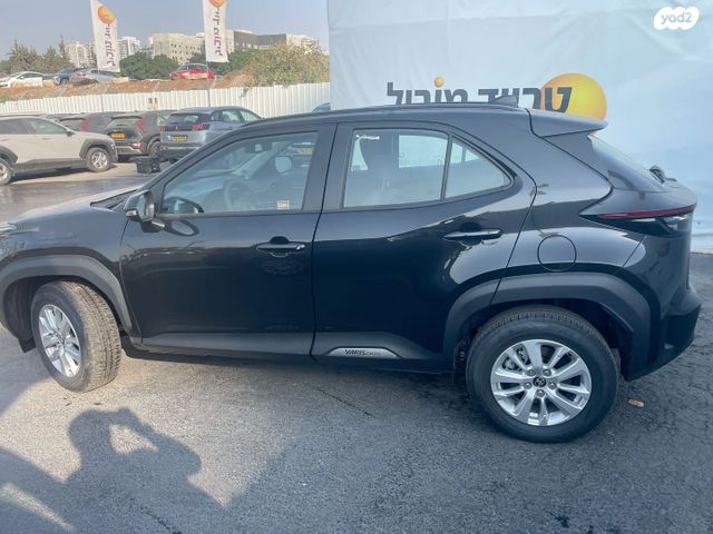 טויוטה יאריס קרוס