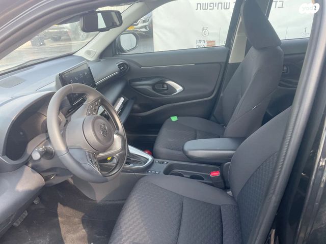 טויוטה יאריס קרוס