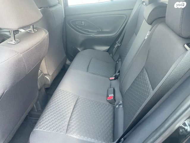 טויוטה יאריס קרוס