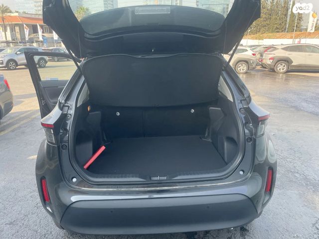 טויוטה יאריס קרוס