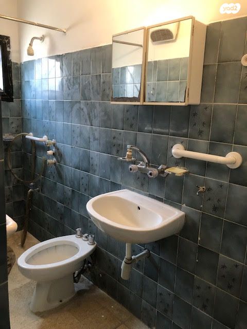 דו משפחתי, שלווה 10, נעורים, ערד