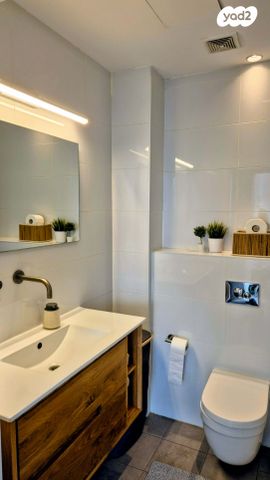 דירה, דרך מנחם בגין 158, מונטיפיורי, הרכבת, תל אביב יפו