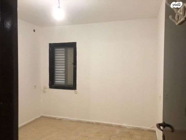 דו משפחתי, שלווה 10, נעורים, ערד