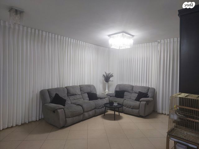 קהילת יעקב 8