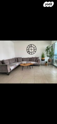 דירה, שדרות האלונים 4, פארק המושבה, באר יעקב