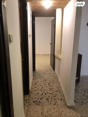 דו משפחתי, שלווה 10, נעורים, ערד