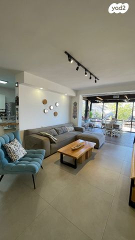 דירת גן, העירית 46, צמח השדה, מעלה אדומים