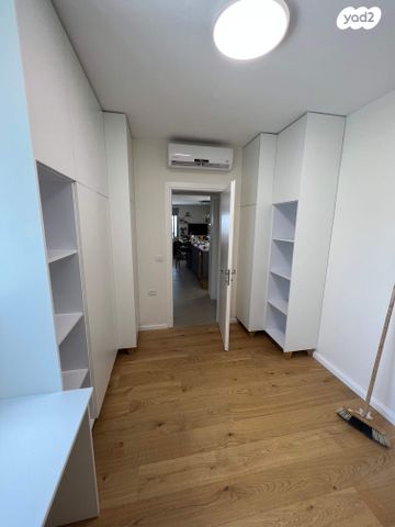 גג/ פנטהאוז, שדרות ציונה צרפת 28, גדרה מזרח, גדרה