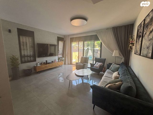 דו משפחתי, האשל 12, האשל, עתלית