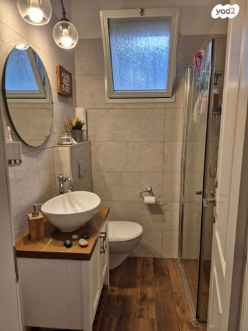 דירת גן, העירית 46, צמח השדה, מעלה אדומים