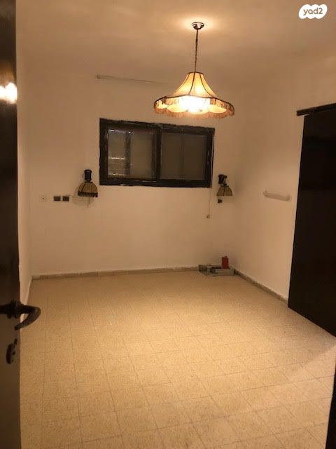 דו משפחתי, שלווה 10, נעורים, ערד