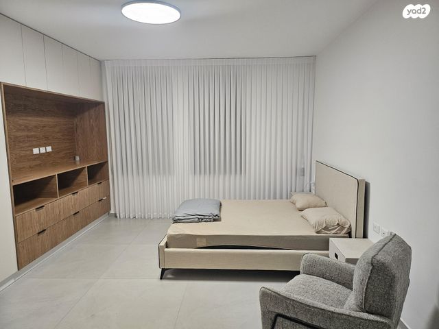 גג/ פנטהאוז, שיר השירים 8, שאר העיר, גן יבנה