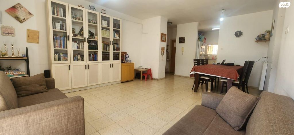 דירת גן, דוכיפת 8, נווה מנחם, גבעת זאב