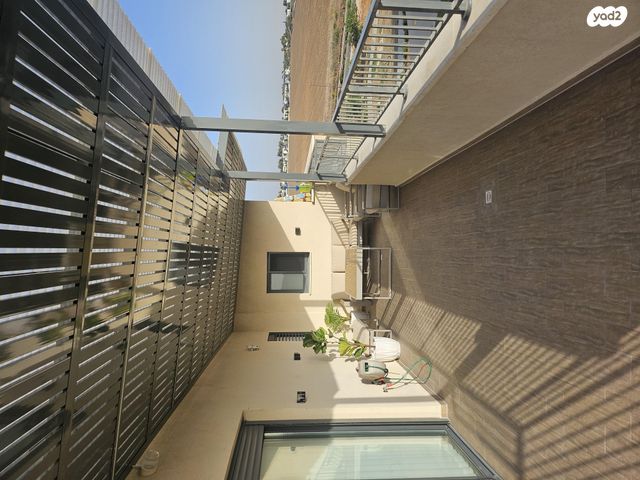 גג/ פנטהאוז, שיר השירים 8, שאר העיר, גן יבנה