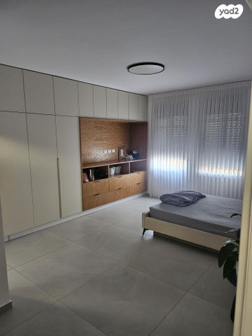 גג/ פנטהאוז, שיר השירים 8, שאר העיר, גן יבנה