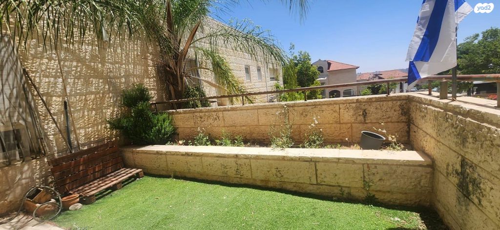 דירת גן, דוכיפת 8, נווה מנחם, גבעת זאב