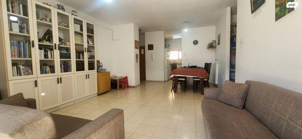 דירת גן, דוכיפת 8, נווה מנחם, גבעת זאב