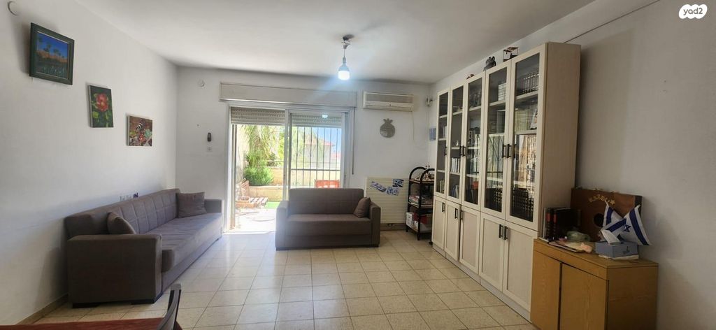 דירת גן, דוכיפת 8, נווה מנחם, גבעת זאב