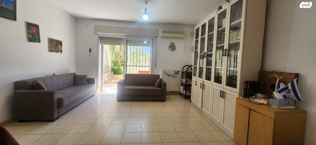 דירת גן, דוכיפת 8, נווה מנחם, גבעת זאב