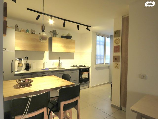 דירה, שטרן 123, קיראון, קרית אונו