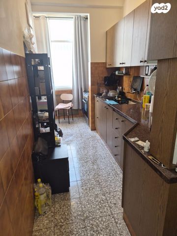 דירה, בית וגן 3, לב העיר, בת ים