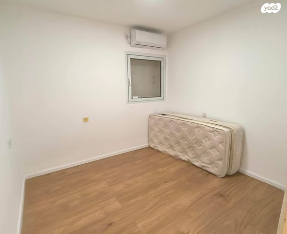 יחידת דיור, שדרות הגליל 102, בת חפר, בת חפר