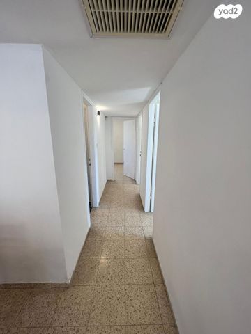 דירה, שדרות בן אב"י 44, נוף הטיילת, נתניה