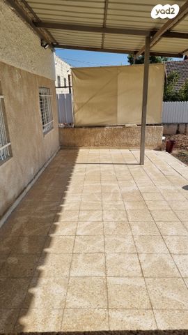 דירה, התאנה 34, נחם, נחם