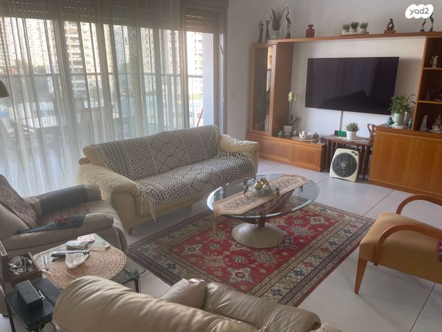 דירה, אסירי ציון 26, נווה גן, פתח תקווה